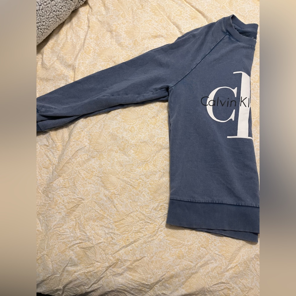 Calvin Klein Sweater - Picture 3 of 3